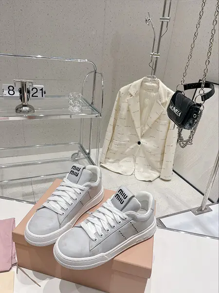미우미우 스니커즈