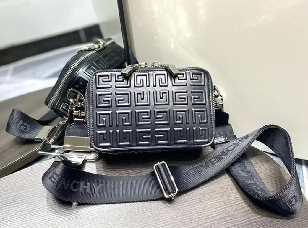 지방시 GIVENCHY 카메라백