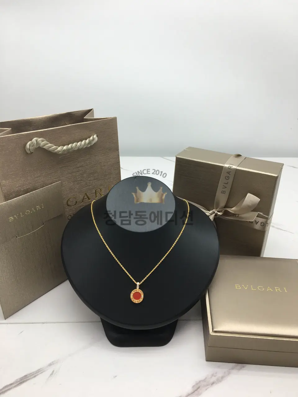불가리 네크리스 줄컬러 옐로우골드 (컬러 블랙 화이트, 레드 화이트) (V-gold소재)