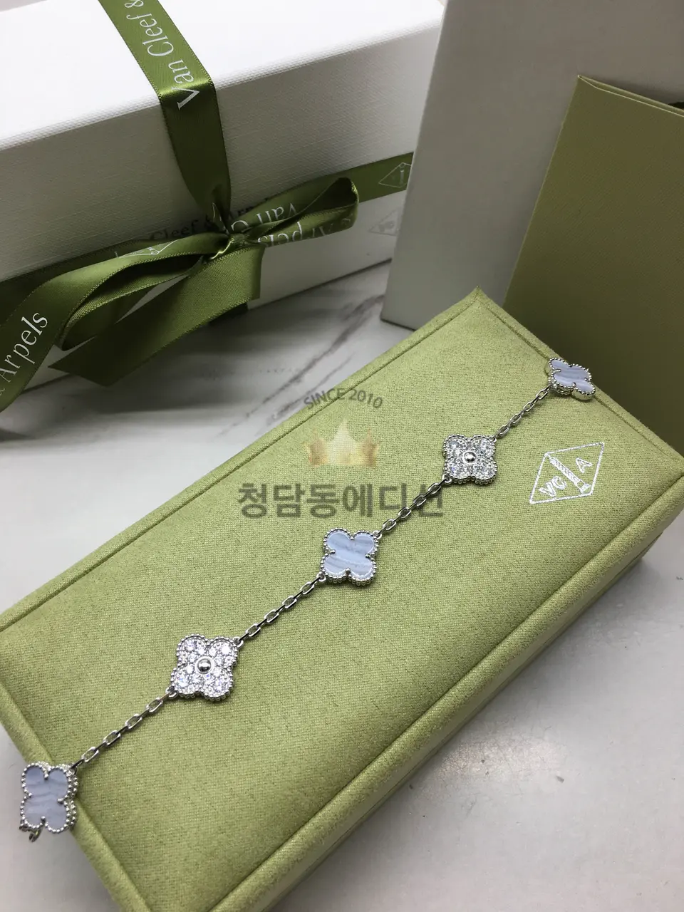 반클리프 알함브라 팔찌 (V-gold소재)