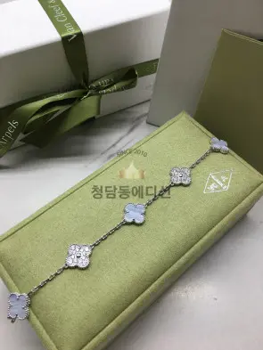 반클리프 알함브라 팔찌 (V-gold소재)