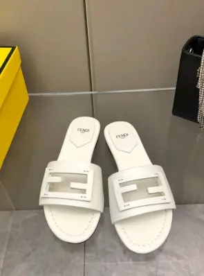 펜디 슬리퍼