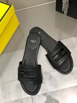 펜디 슬리퍼