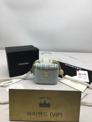 샤넬 23S 카멜리아볼 베니티백 미니