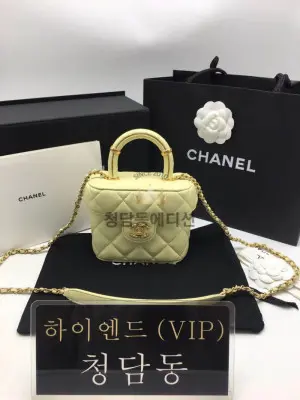 샤넬 23SS 스몰 코스메틱 케이스 AS3973