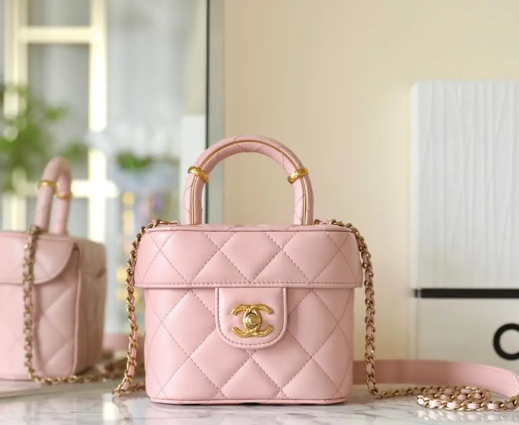 샤넬 23SS 스몰 코스메틱 케이스 AS3973