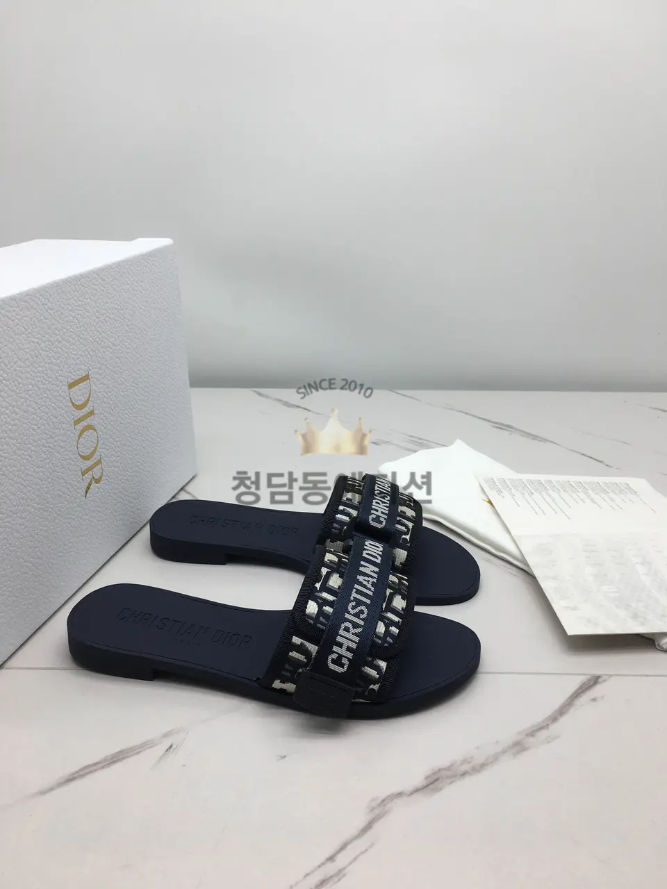 디올 에볼루션 샌들