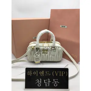 미우미우 아르카디 마테라쎄 나파 가죽 백 레귤러 (renewal ver.)