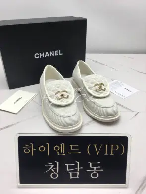 샤넬 23p cc 로고 턴락 퀄팅 코듀로이 로퍼