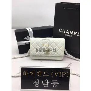 샤넬 23A 크리스탈장식 CC로고 WOC