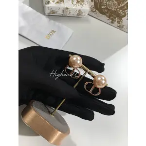 디올 dior 귀걸이