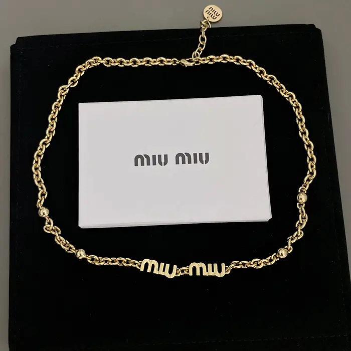 미우미우 miu miu 레터링 목걸이