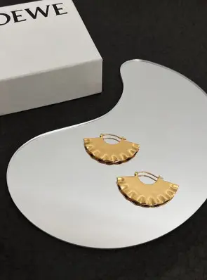 로에베 loewe scallop 귀걸이