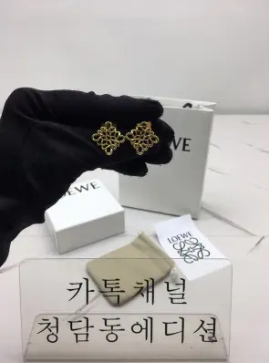 로에베 loewe 애너그램 귀걸이 (2COLOR)