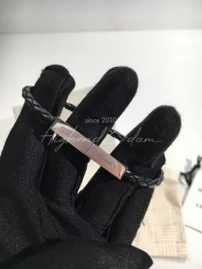 보테가베네타 23FW 브레이드 레더 브레이슬릿 (컬러 블랙)