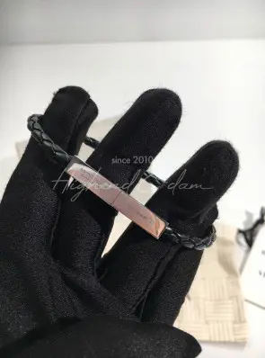 보테가베네타 23FW 브레이드 레더 브레이슬릿 (컬러 블랙)
