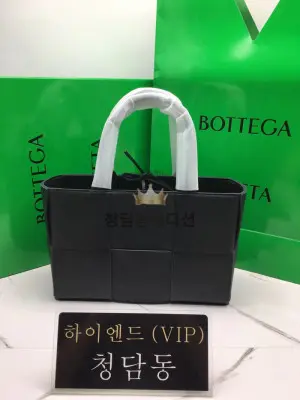 보테가베네타 아르코 토트백 스몰 (컬러 블랙)