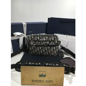 디올 새들 트리플 파우치 남성 크로스백