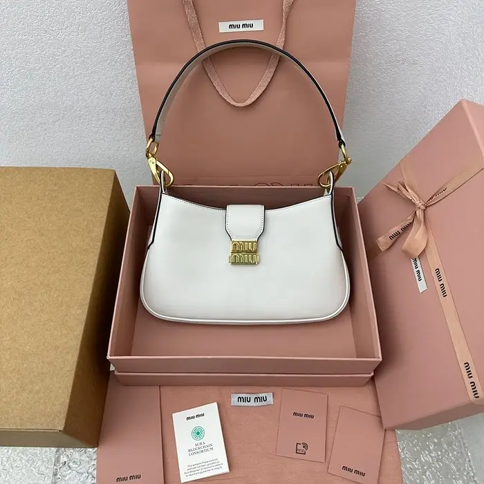 미우미우 MIU MIU 가죽 메탈로고 호보백