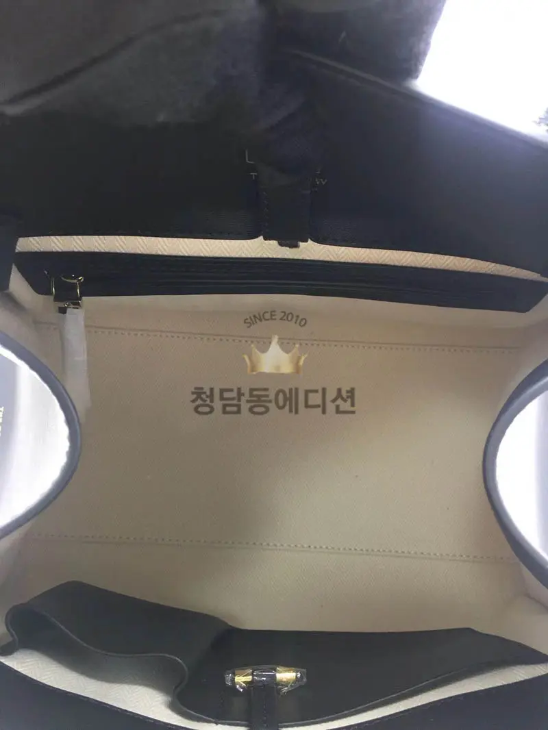더 로우 마고 12 백 (컬러 블랙)