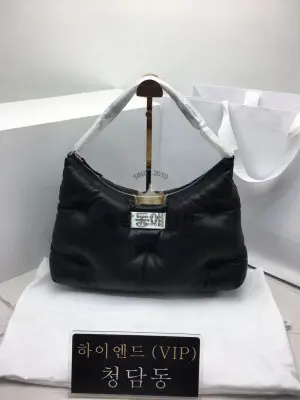 메종마르지엘라 글램슬램 호보백 미디움 (컬러 블랙)