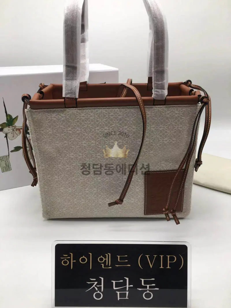 로에베 쿠션 토트백 330.02AA93