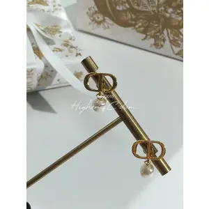 디올 CD 귀걸이 petit