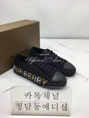 버버리 로고 스니커즈 (남녀공용)