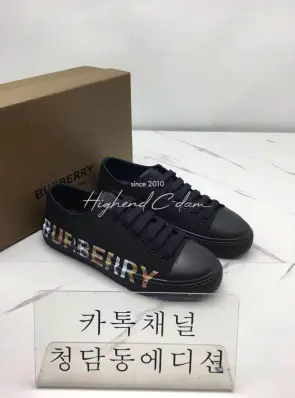 버버리 로고 스니커즈 (남녀공용)