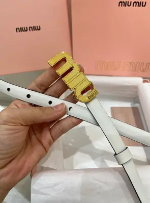 미우미우 레터링 레더 벨트