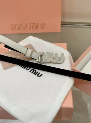 미우미우 레터링 레더 벨트