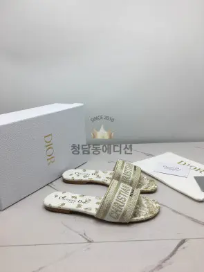 디올 디웨이 슬리퍼 최고퀄