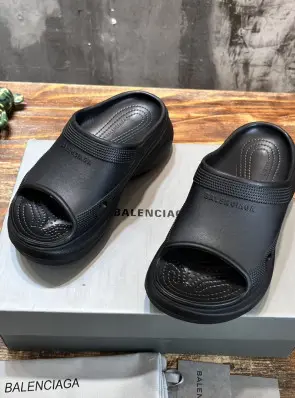 발렌시아가 크록스