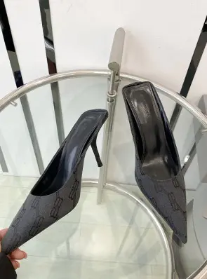 발렌시아가 스퀘어 나이프 자카드 캔버스 레더 펌프스 (굽 8cm)