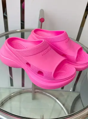 발렌시아가 크록스 슬라이드