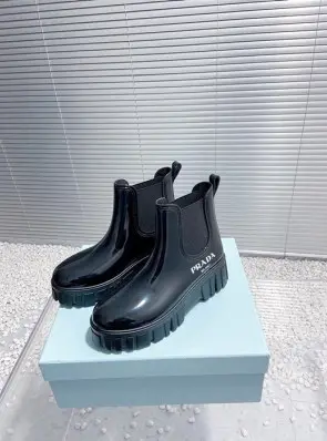 프라다 레인부츠
