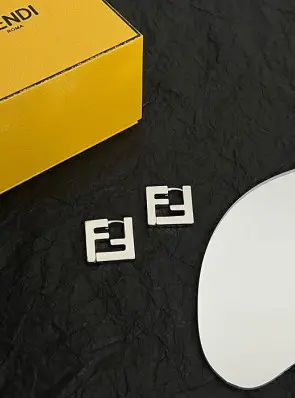 펜디 포에버 귀걸이 (컬러 화이트골드)