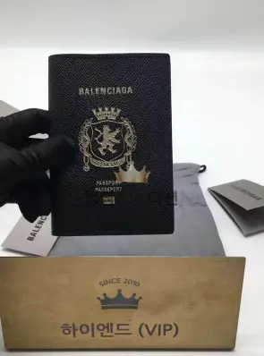 발렌시아가 BLCG 남성 패스포트 홀더