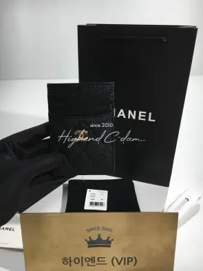 샤넬 클래식 캐비어 버티컬 카드홀더 금장
