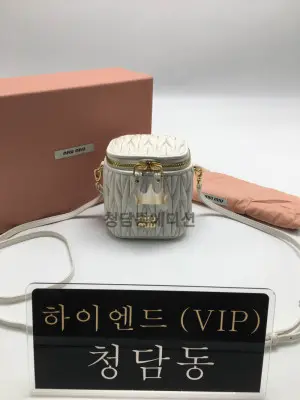 미우미우 마테라쎼 나파가죽 미니 파우치 숄더백 5NR018 (컬러 화이트)
