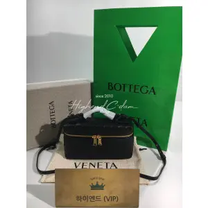 보테가베네타 스트랩장식의 베니티 케이스 숄더백 789109