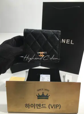 샤넬 폴딩 반지갑 (버클 금장)