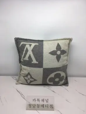 루이비통 LV 체크메이트 쿠션