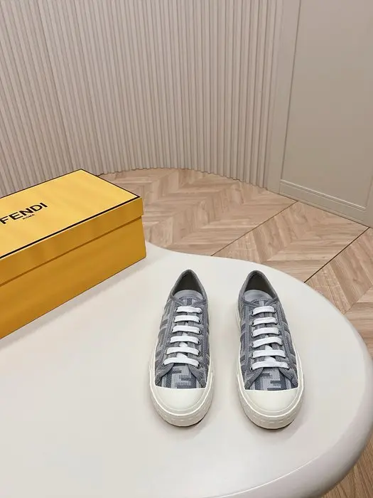 펜디 스니커즈
