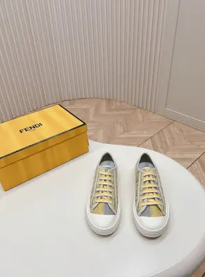 펜디 스니커즈