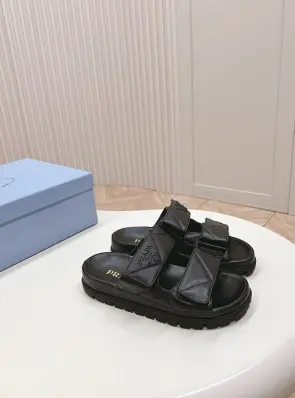 프라다 슬리퍼