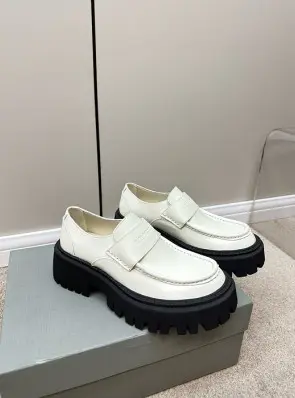 발렌시아가 로퍼