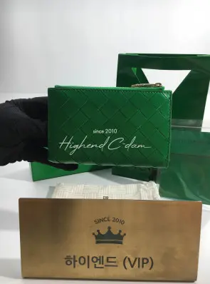 보테가 베네타 미디움 인트레치아토 폴더형 지갑 749940