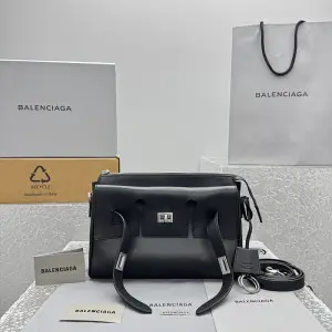 발렌시아가 벨 에어 지퍼 메신저 백 스몰
