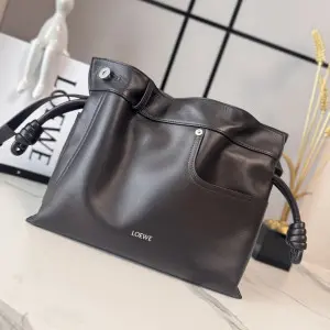 로에베 판타 미디엄 플라멩코 클러치 30CM 샤이니 카프스킨 (컬러 브라운)